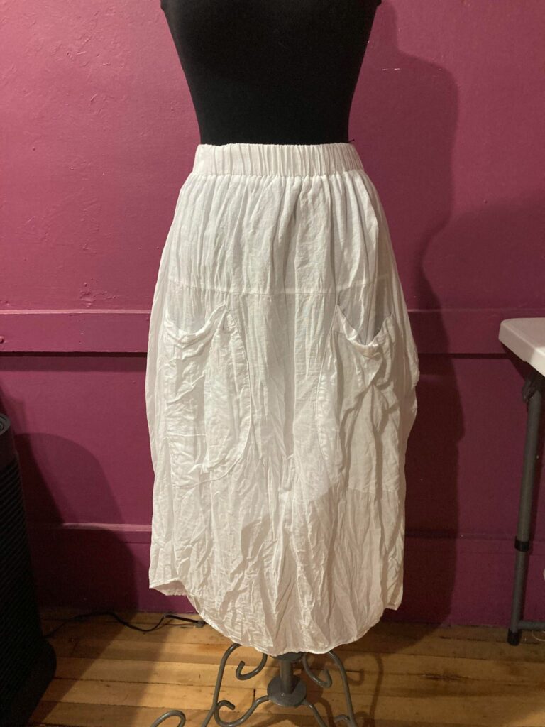 White linen hotsell skirt in spanish